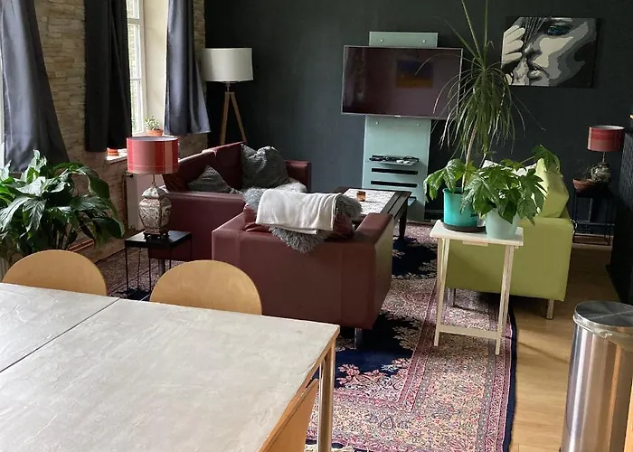 Alte Schule בית הארחה *